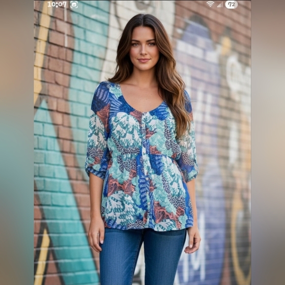 Forever 21 Tops - Forever 21 Multicolor Patterned Blouse Small